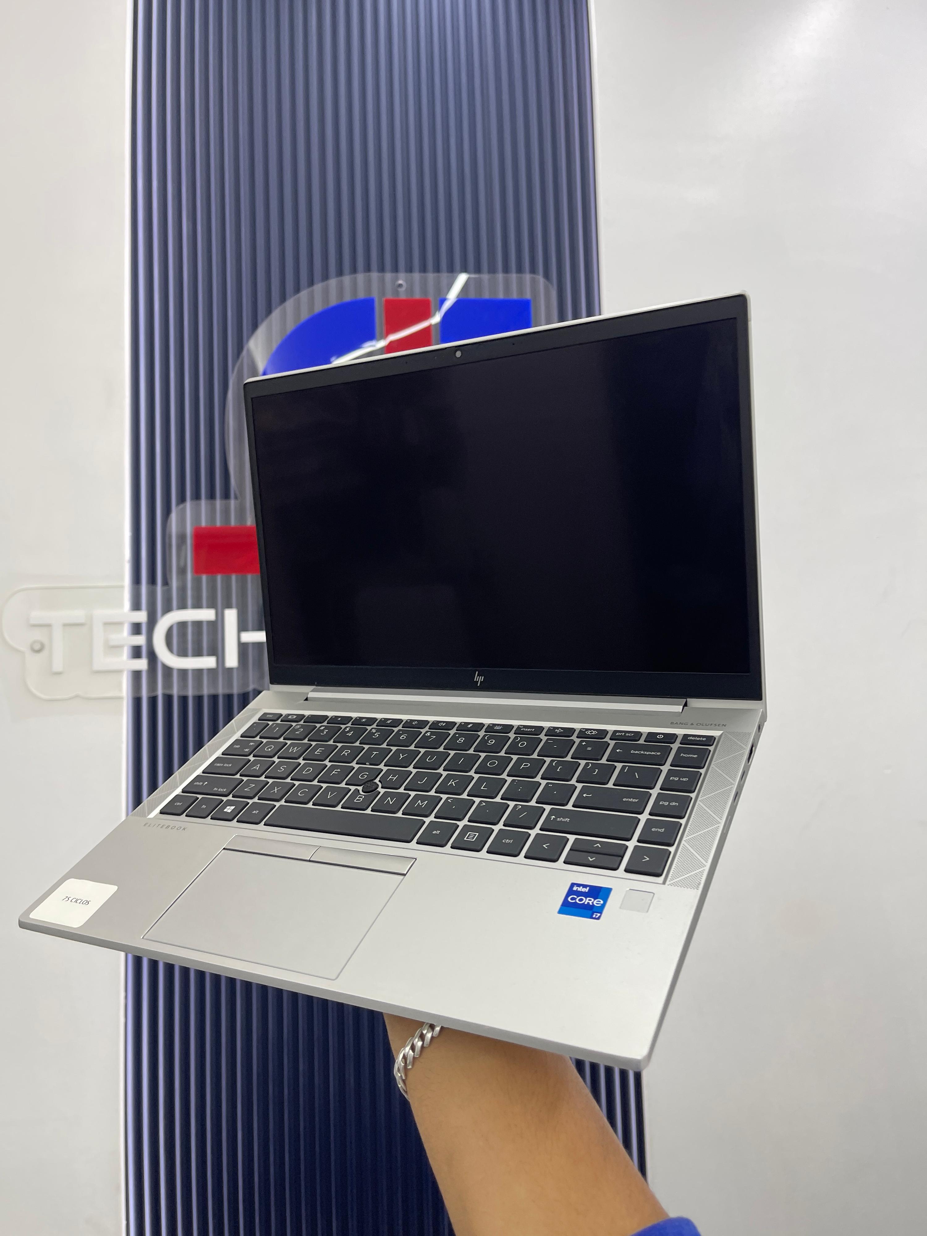 Laptop HP EliteBook 840 G8 i7, 8/256, touch y huella